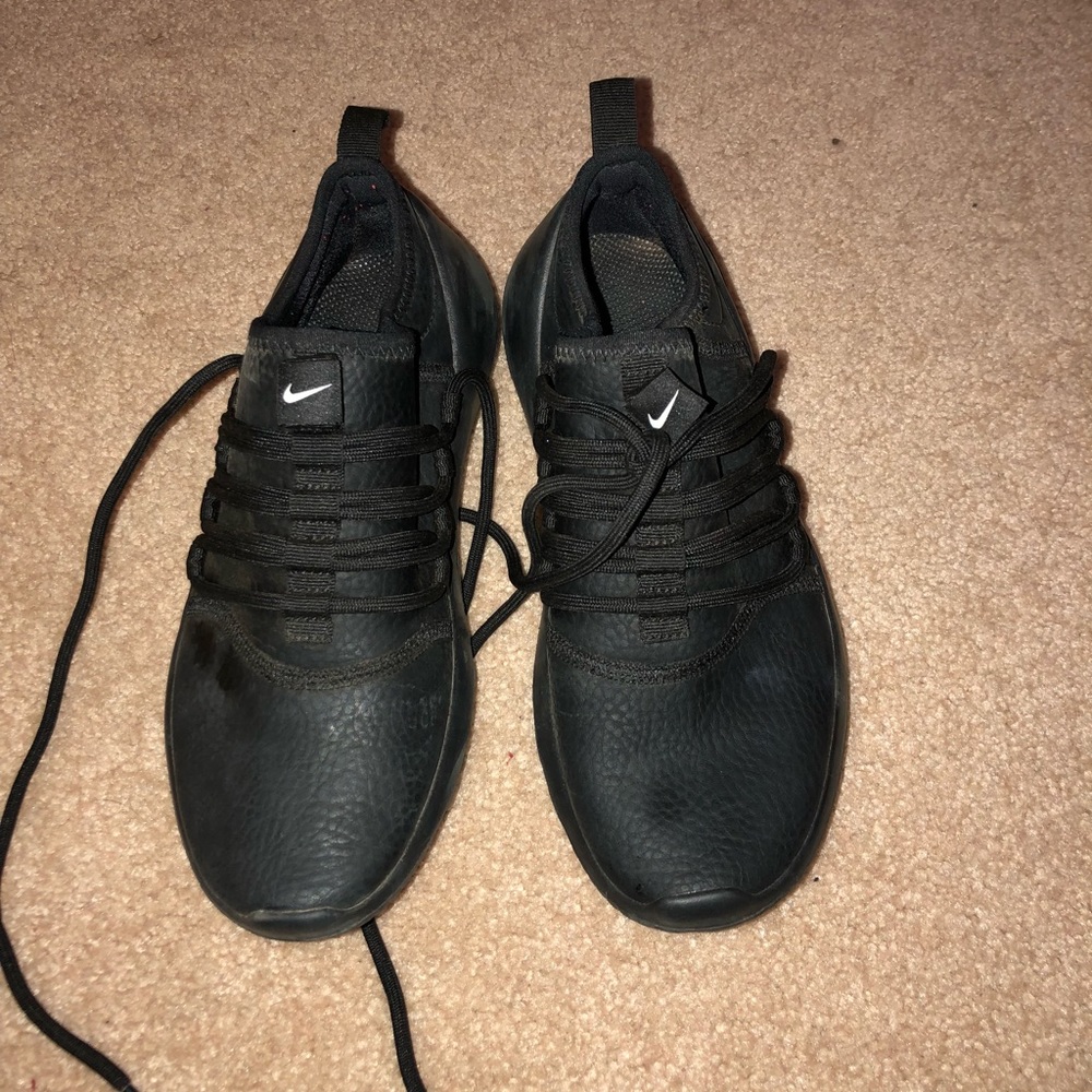 Nike Payaa size 8